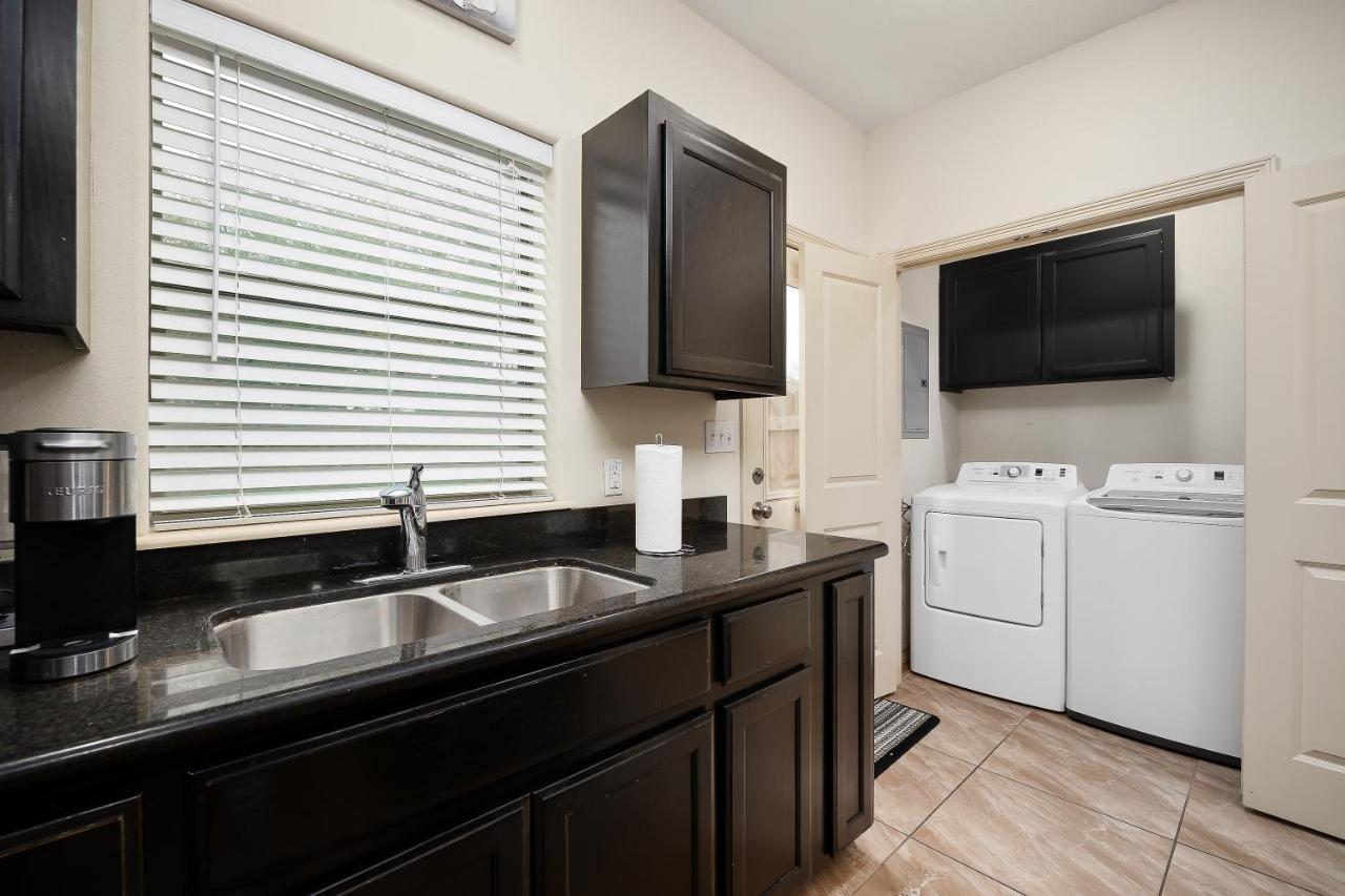 Hummingbird Haven 7 W King Bed Free Parking Patio Apartment Pharr Exterior photo