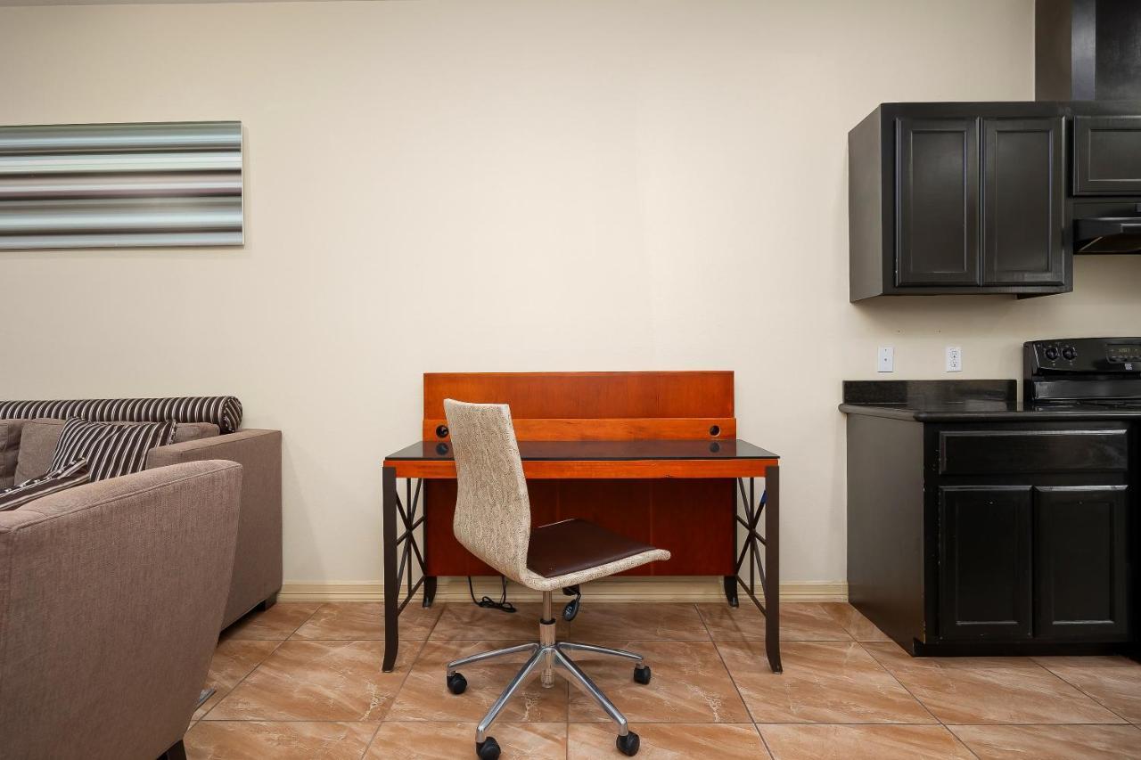Hummingbird Haven 7 W King Bed Free Parking Patio Apartment Pharr Exterior photo
